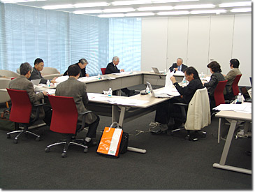 審査会並びに中間報告会の様子