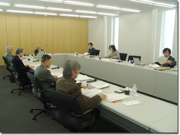 審査会並びに中間報告会の様子