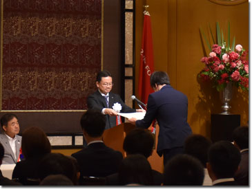表彰状授与 溝畑樹蘭選手