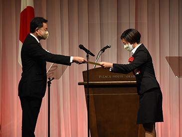 表彰状授与 坂本花織選手